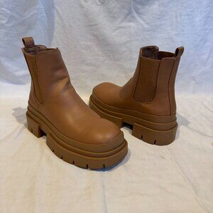 EUC Topshop Brody Chunky Chelsea Boot, sz 40 (9.5)